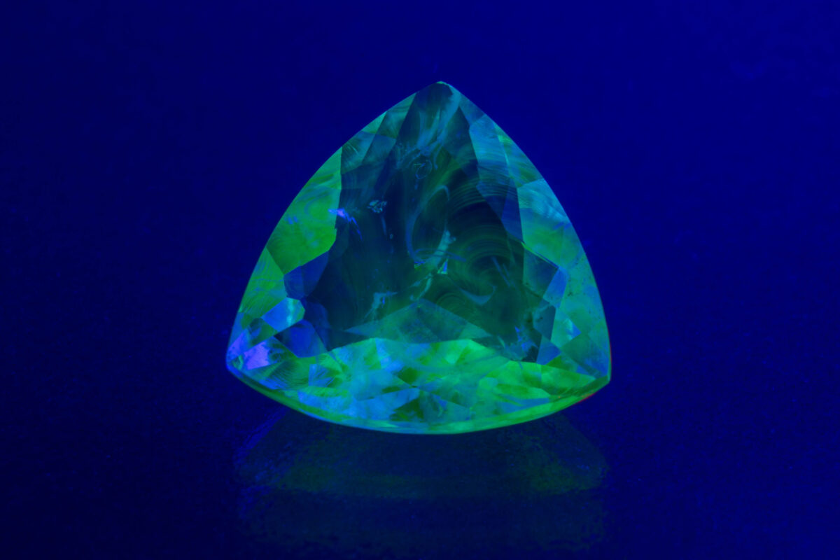 Opal UV 2.600 ct - Obrázek 2